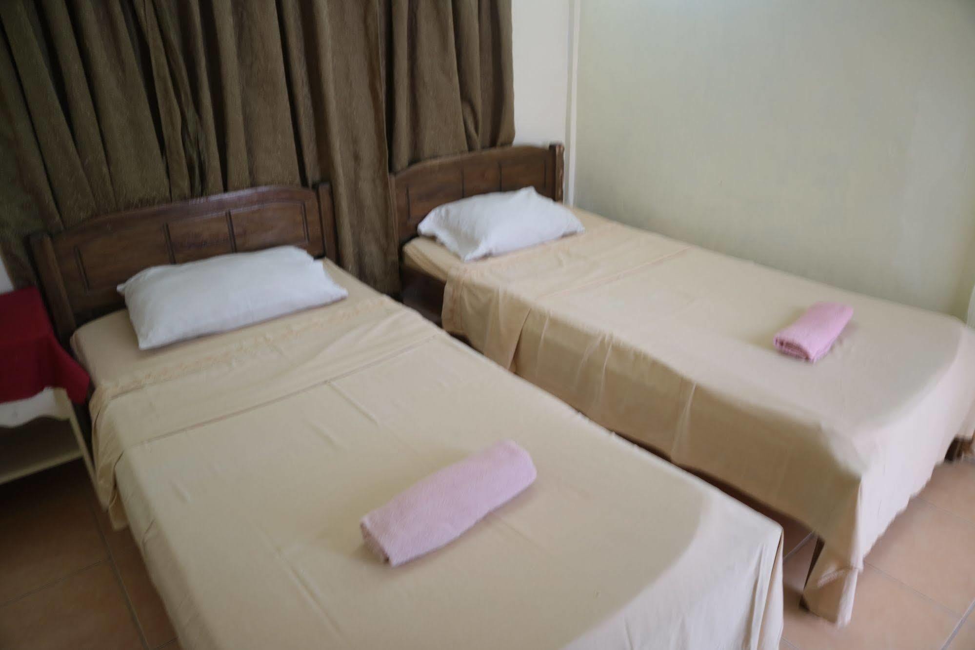 Newport Oak Pension Inn Città di Tagbilaran Esterno foto